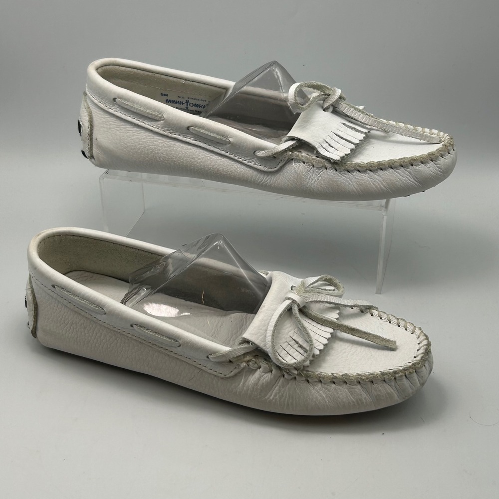Minnetonka Kilty Driver Moccasin Womens 9.5 White Leather Fringe Boho Classic